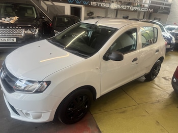 Used Dacia Sandero 2015 for sale - 79527174: Photo