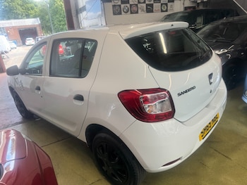 Used Dacia Sandero 2015 for sale - 79527174: Photo