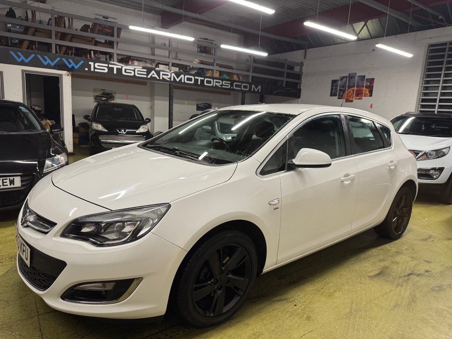 Used Vauxhall Astra 2013 for sale - 77272422: Photo 2