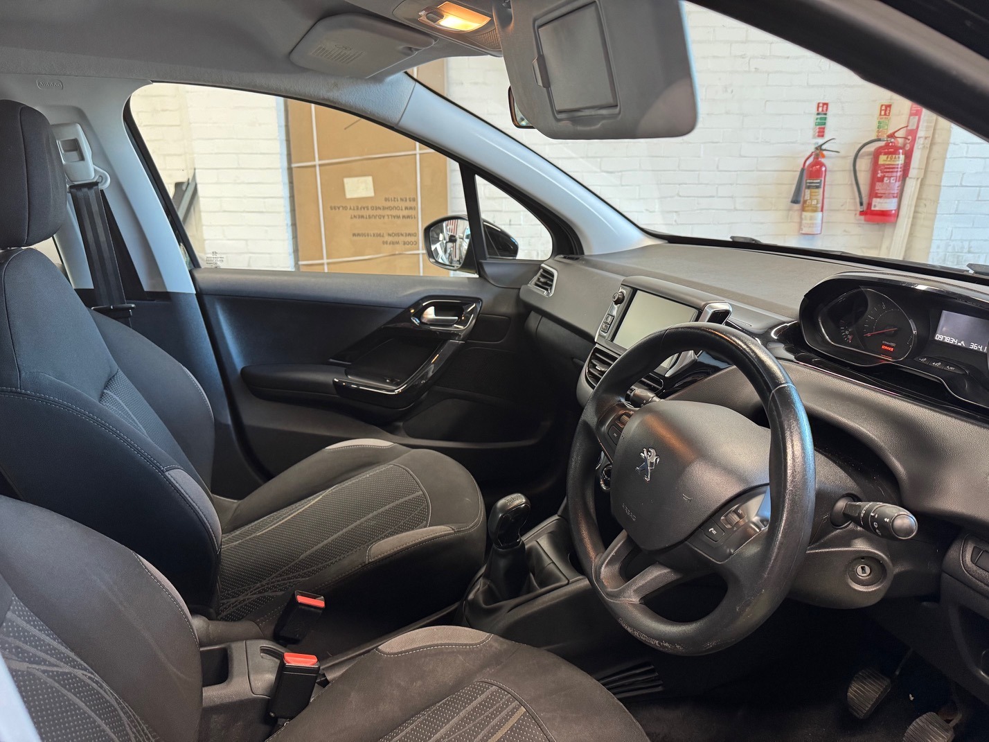 Used Peugeot 208 2013 for sale - 76402366: Photo 8