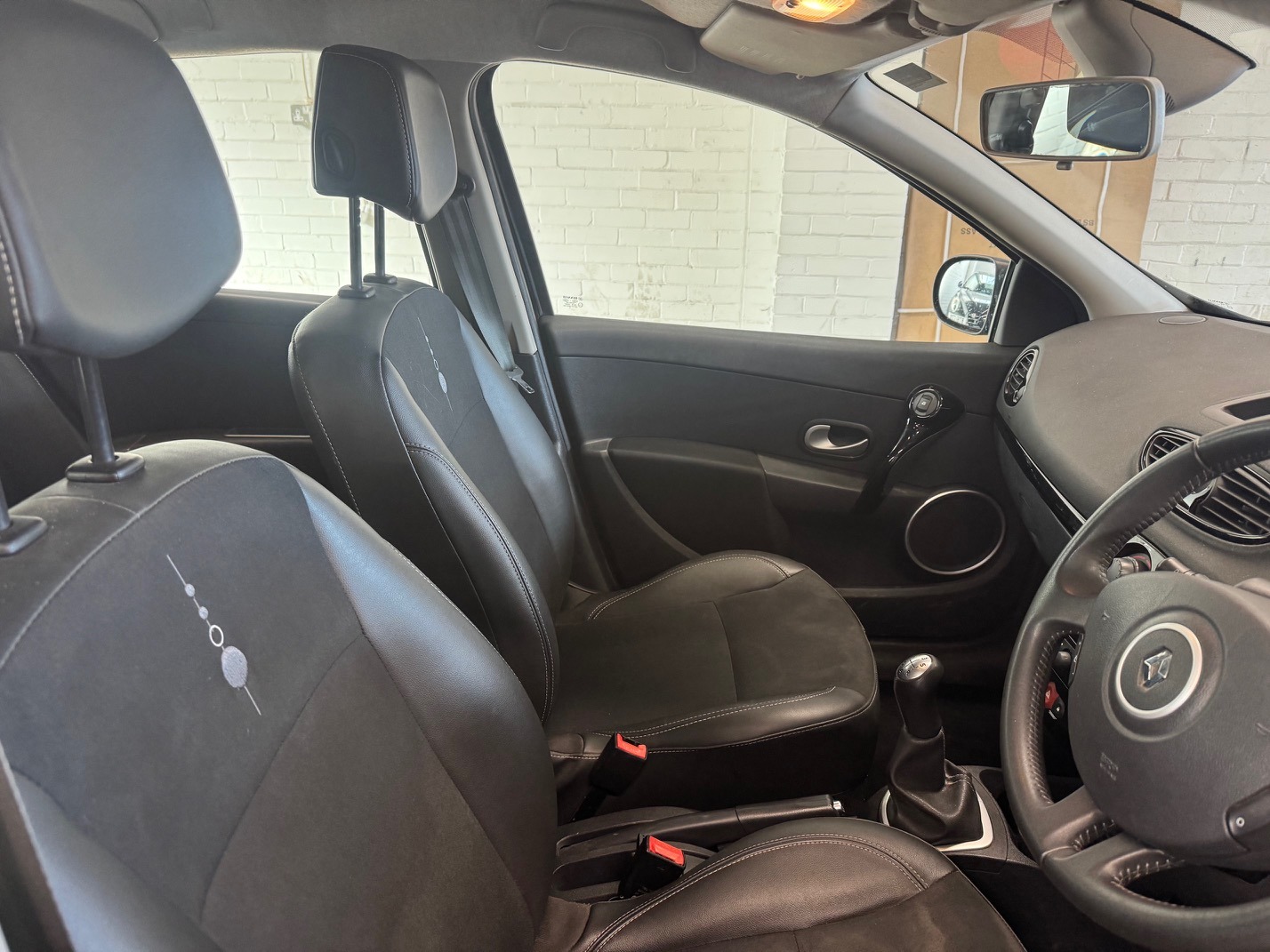 Used Renault Clio 2012 for sale - 77797199: Photo 11