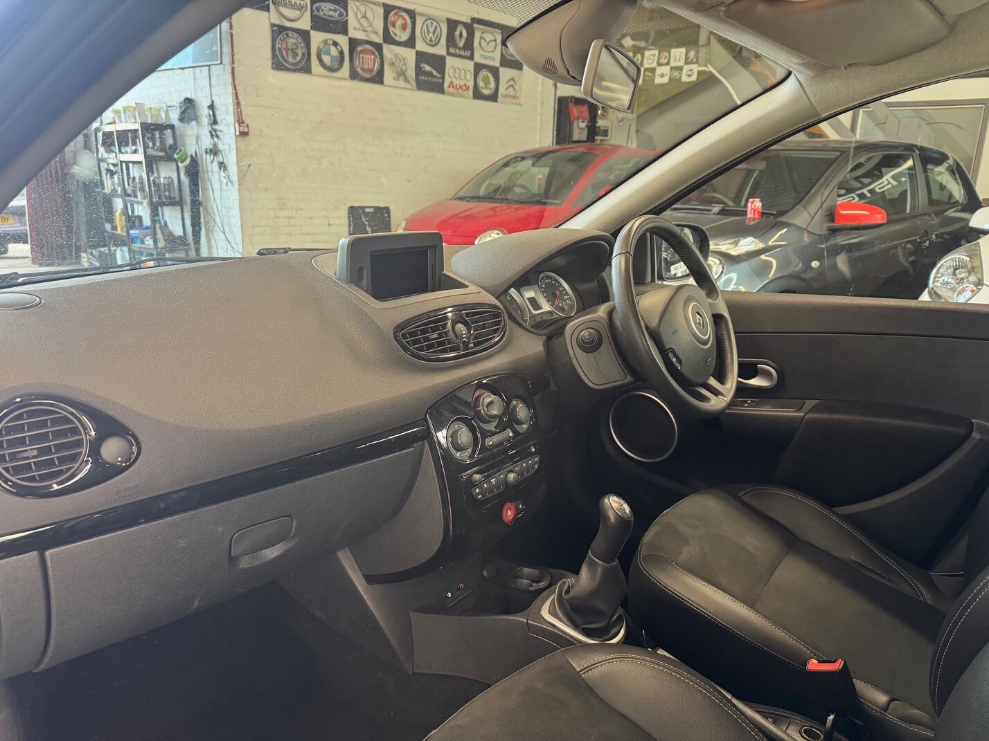 Used Renault Clio 2012 for sale - 77797199: Photo 13