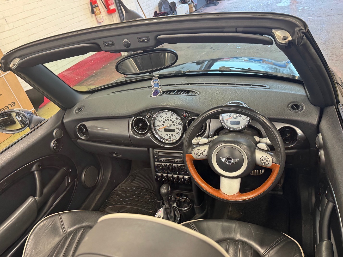 Used MINI Convertible 2008 for sale - 77478023: Photo 14