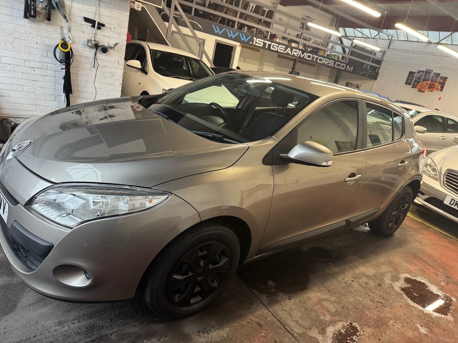 Used Renault Megane 2010 for sale - 77323886: Photo 2