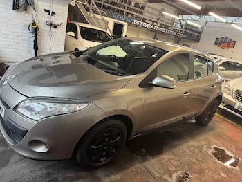 Used Renault Megane 2010 for sale - 77323886: Photo