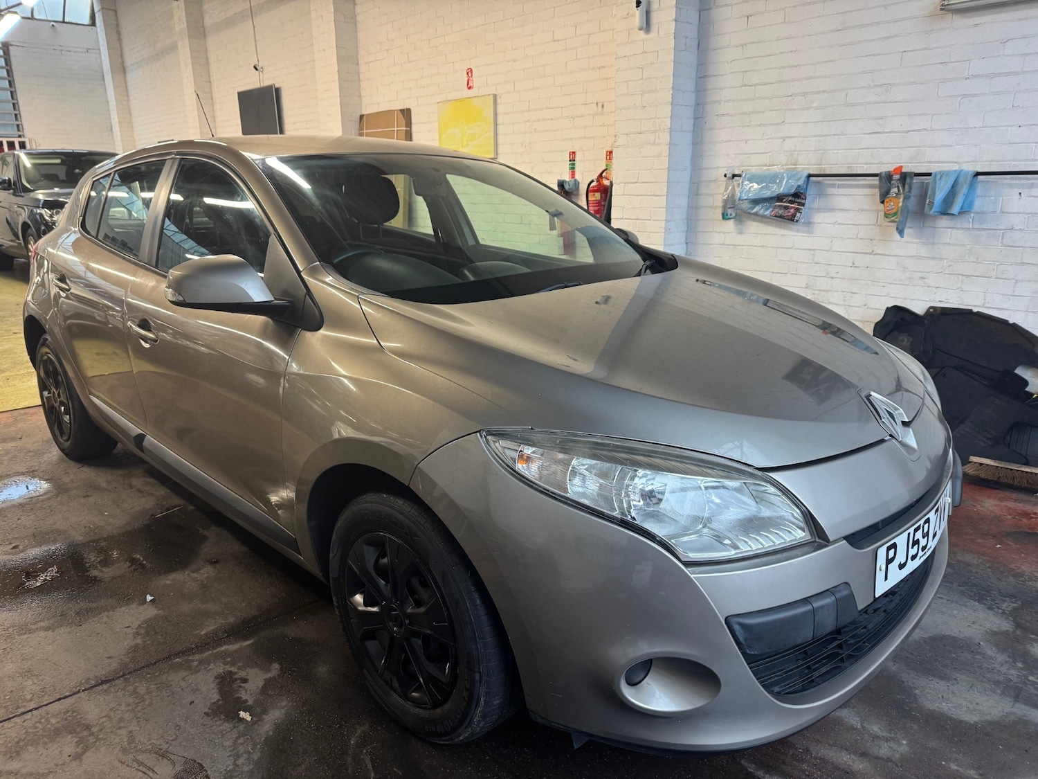 Used Renault Megane 2010 for sale - 77323886: Photo 8