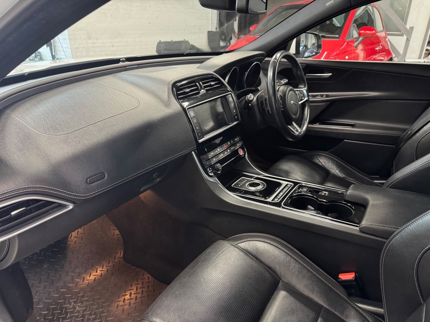 Used Jaguar XE 2017 for sale - 77199209: Photo 17