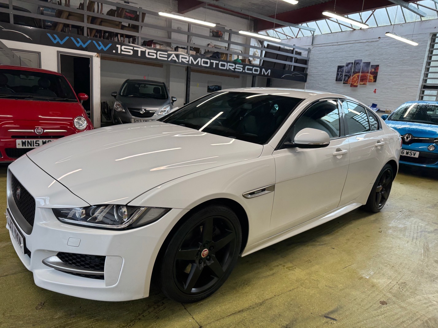 Used Jaguar XE 2017 for sale - 77199209: Photo 2