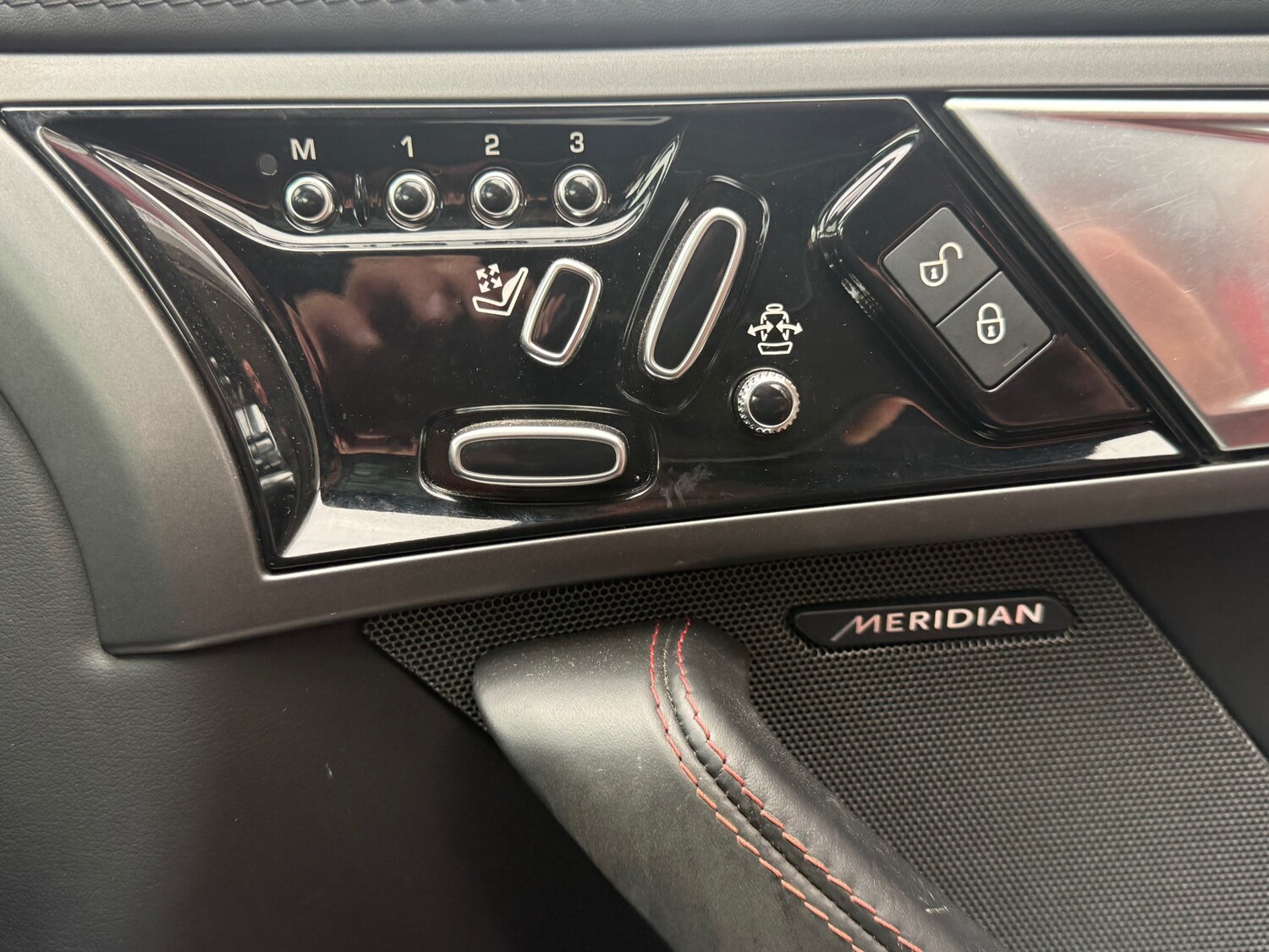 Used Jaguar F-Type 2015 for sale - 78108827: Photo 16