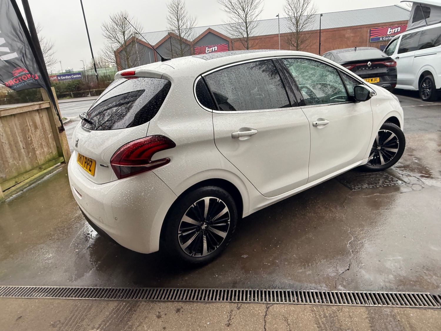 Used Peugeot 208 2017 for sale - 77606960: Photo 2