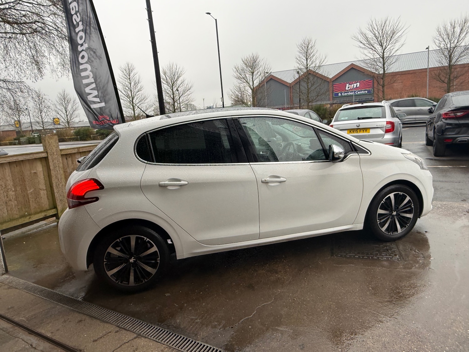 Used Peugeot 208 2017 for sale - 77606960: Photo 6