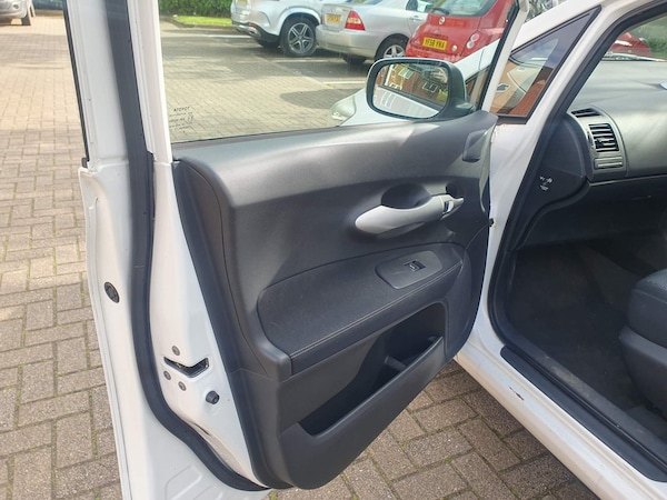 Used Toyota Auris 2010 for sale - 76251289: Photo 31