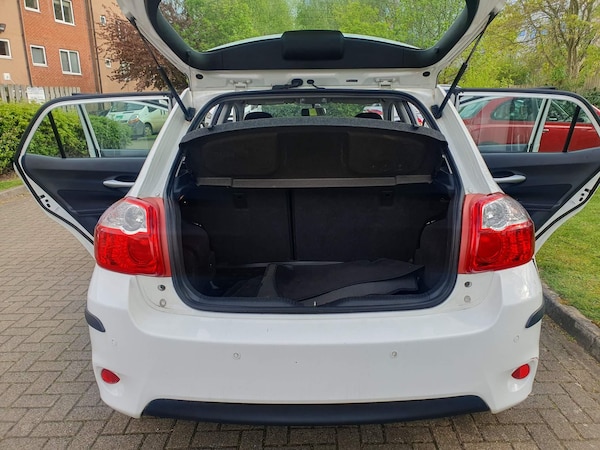 Used Toyota Auris 2010 for sale - 76251289: Photo 41