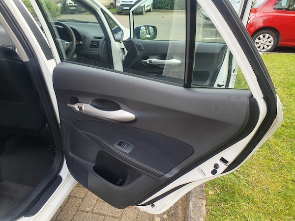 Used Toyota Auris 2010 for sale - 76251289: Photo 45
