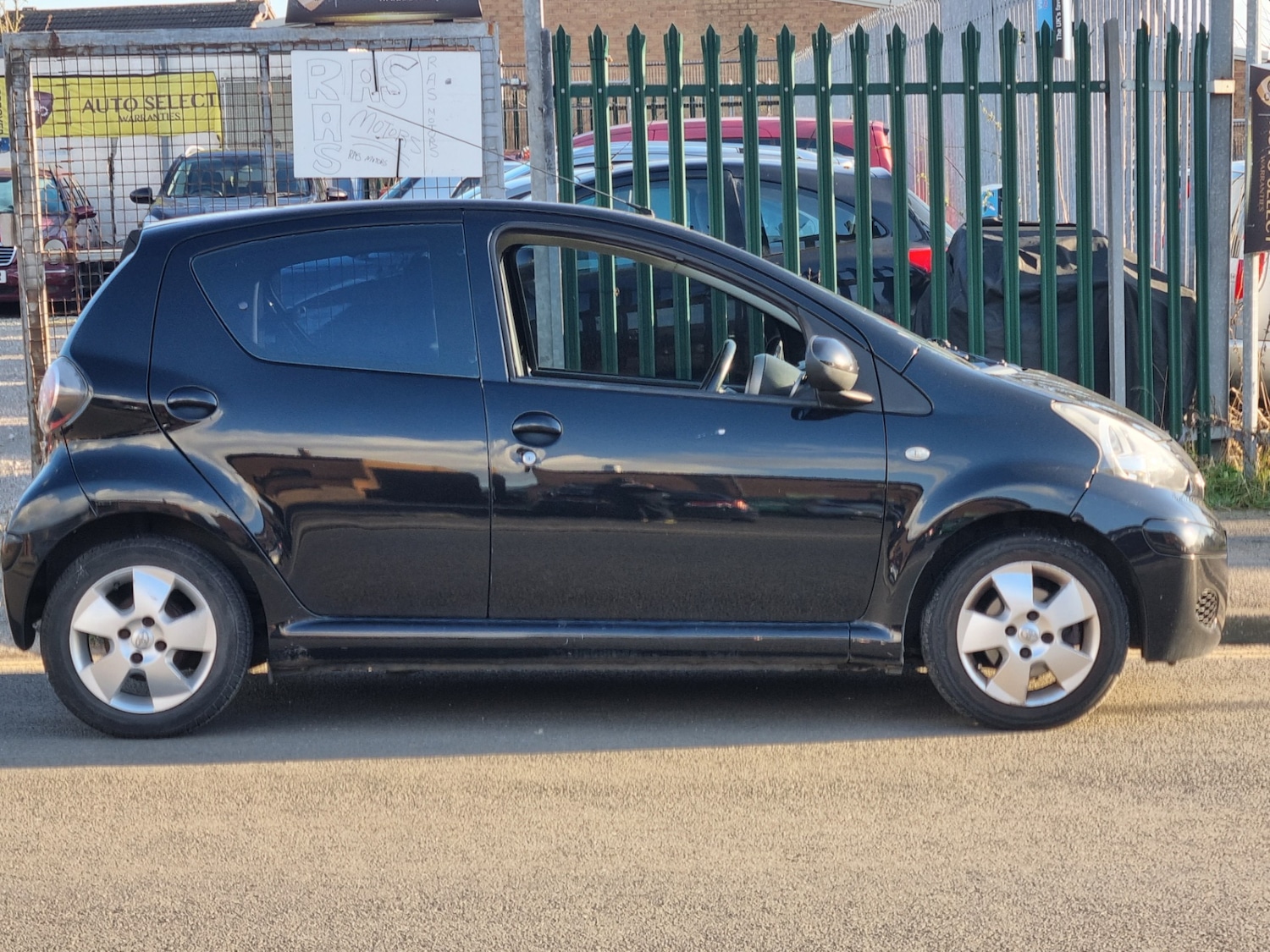 Used Toyota AYGO 2009 for sale - 76577379: Photo 10