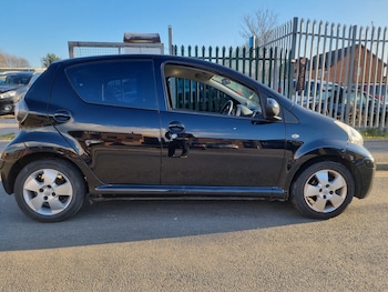 Used Toyota AYGO 2009 for sale - 76577379: Photo