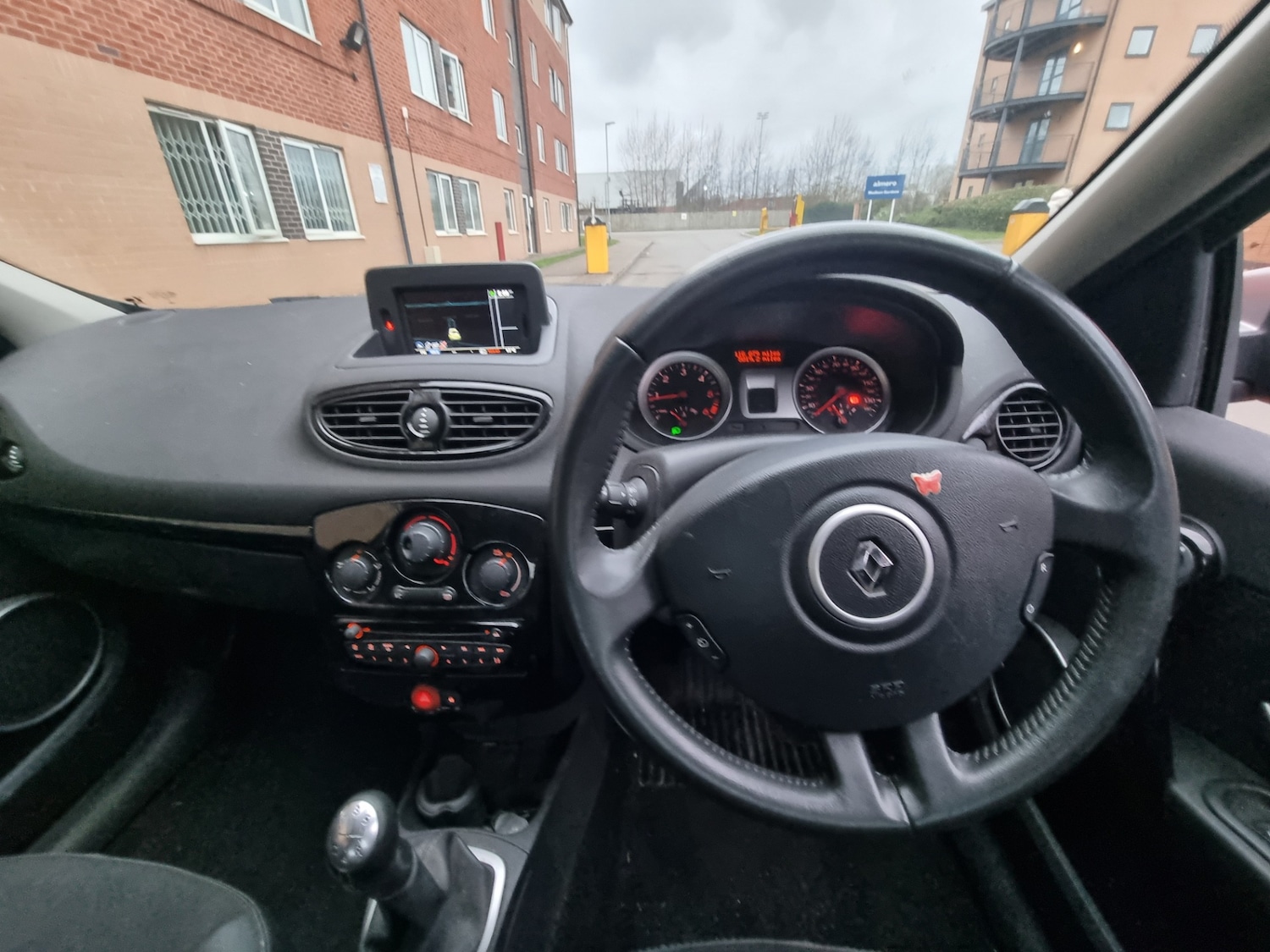 Used Renault Clio 2011 for sale - 76578394: Photo 19