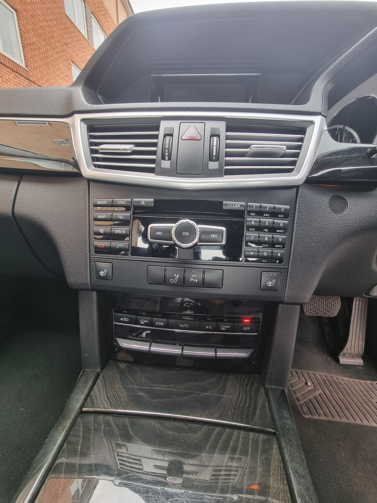 Used Mercedes-Benz E Class 2013 for sale - 76577397: Photo 32