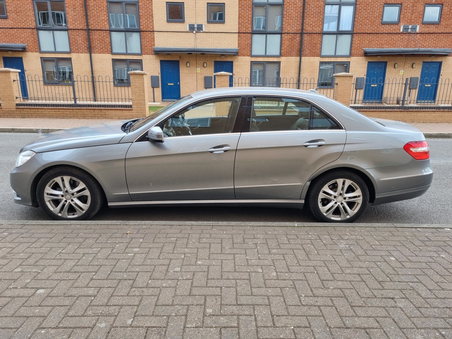 Used Mercedes-Benz E Class 2013 for sale - 76577397: Photo 4