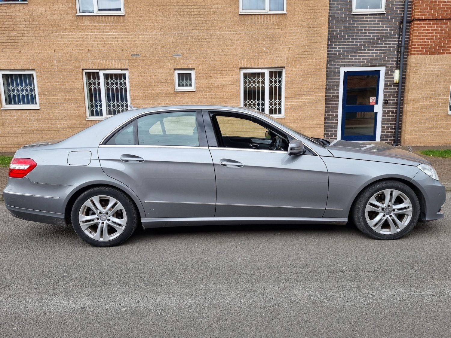 Used Mercedes-Benz E Class 2013 for sale - 76577397: Photo 8