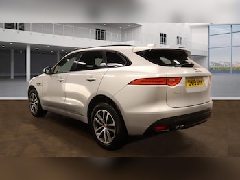 Used Jaguar F-Pace 2019 for sale - 77307393: Photo