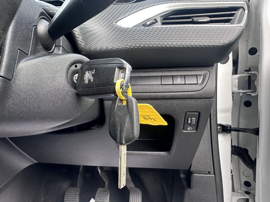 Used Peugeot 208 2017 for sale - 77009662: Photo 23