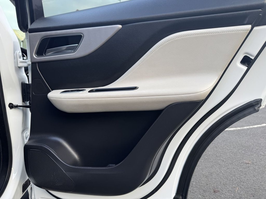 Used Jaguar F-Pace 2018 for sale - 77241572: Photo 18