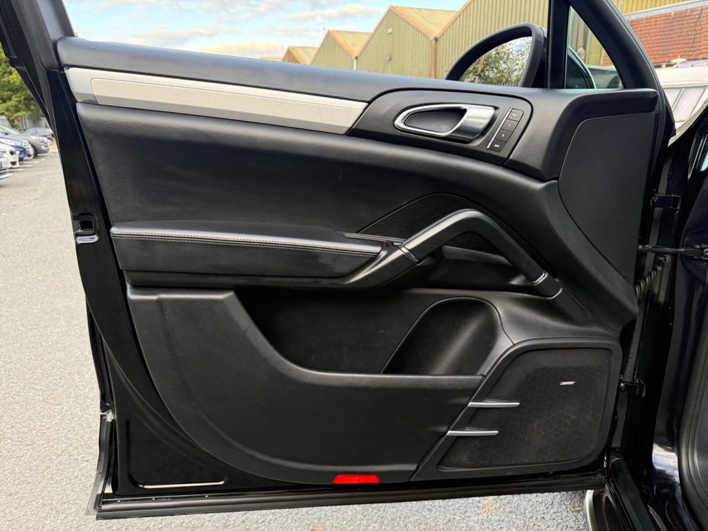 Used Porsche Cayenne 2011 for sale - 76234409: Photo 18