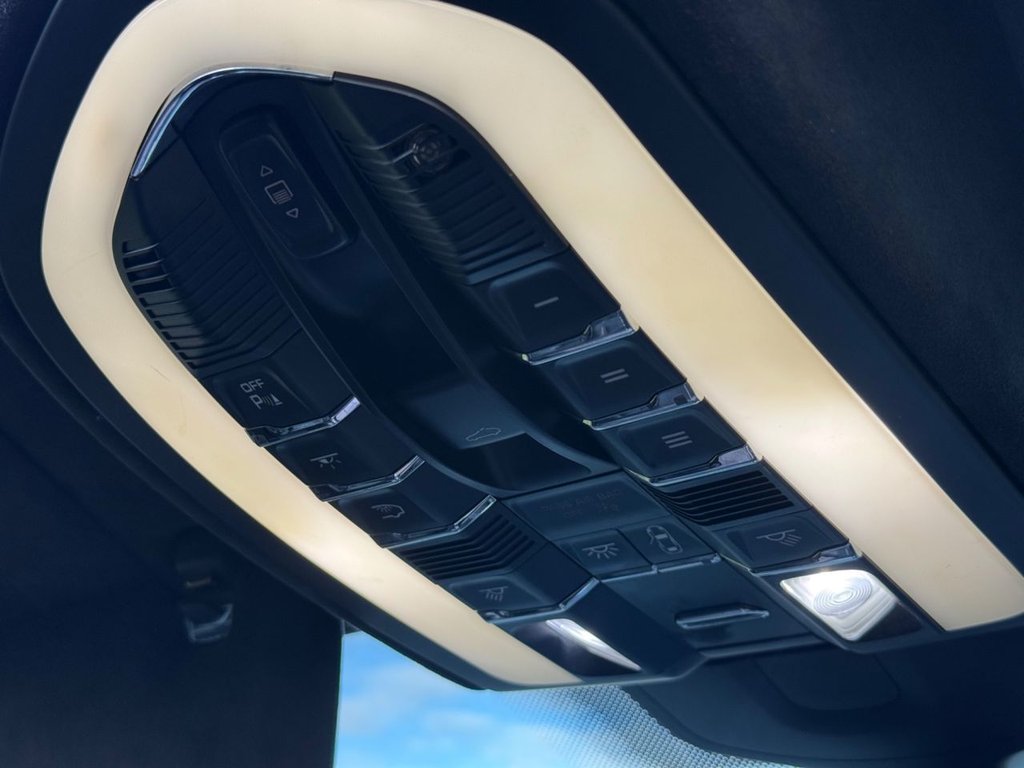 Used Porsche Cayenne 2011 for sale - 76234409: Photo 40