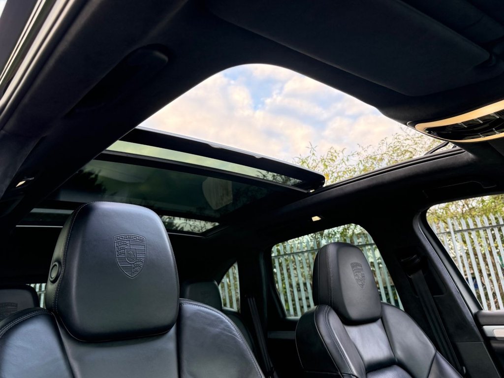 Used Porsche Cayenne 2011 for sale - 76234409: Photo 42