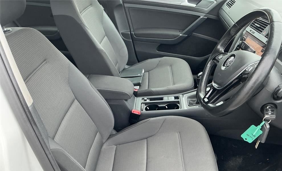 Used Volkswagen Golf 2017 for sale - 76617858: Photo 4
