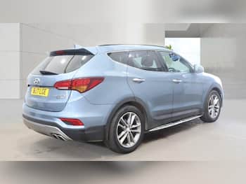 Used Hyundai Santa Fe 2017 for sale - 79695710: Photo