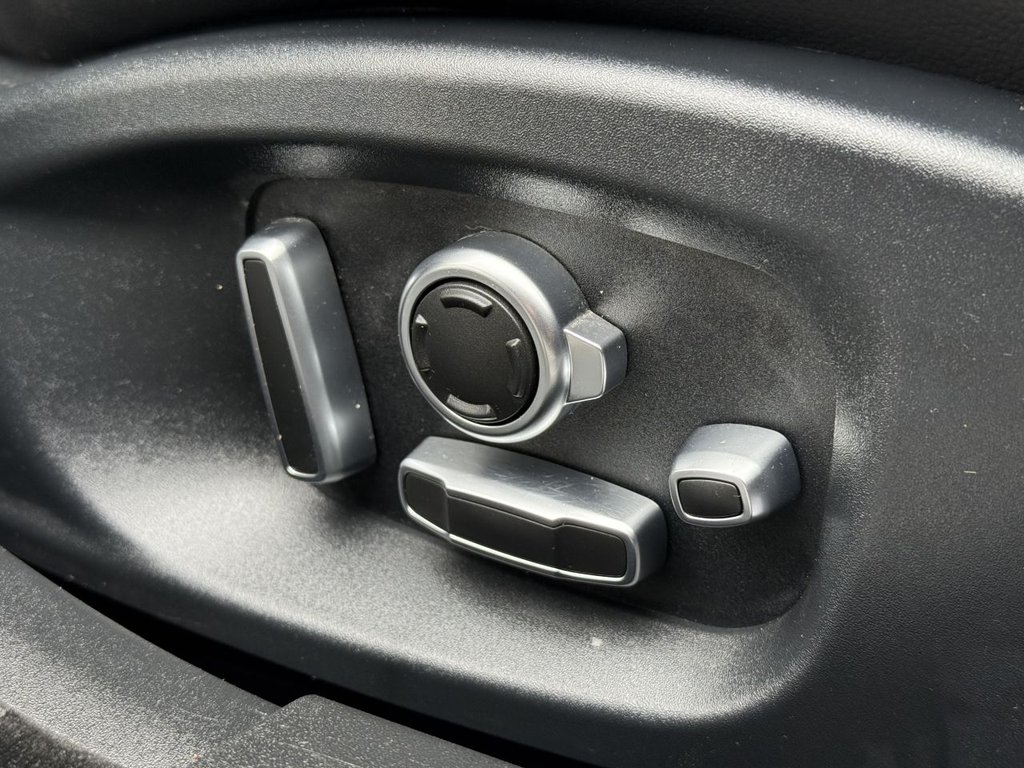 Used Jaguar XE 2017 for sale - 78082673: Photo 30