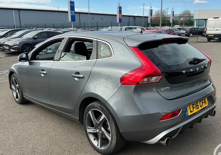 Used Volvo V40 2016 for sale - 78082384: Photo 2
