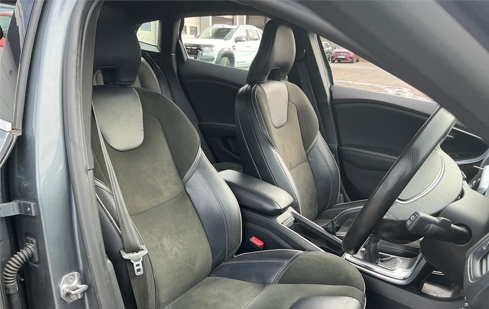 Used Volvo V40 2016 for sale - 78082384: Photo 4