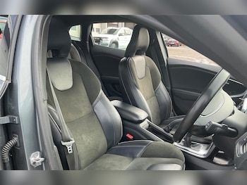 Used Volvo V40 2016 for sale - 78082384: Photo