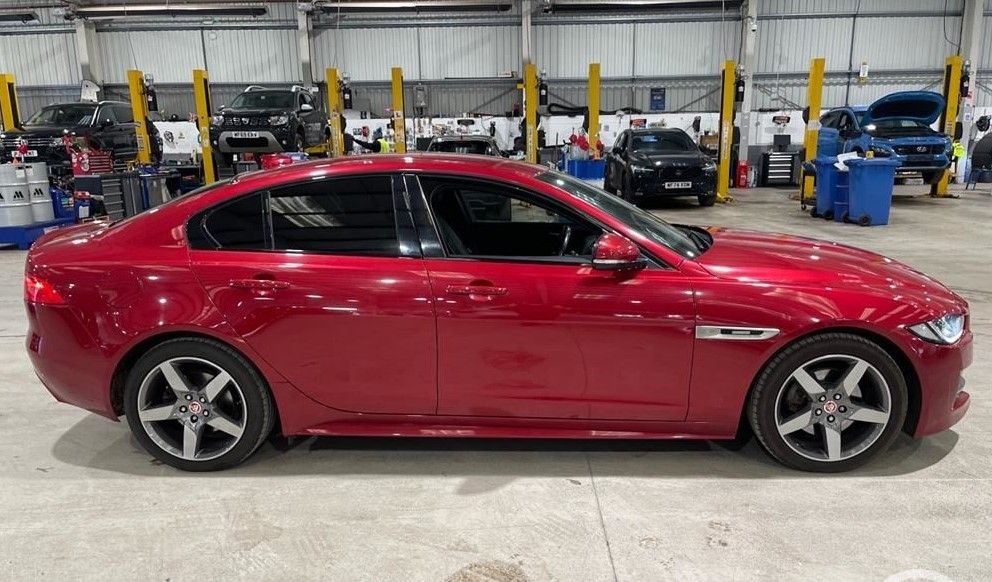 Used Jaguar XE 2017 for sale - 77153894: Photo 4