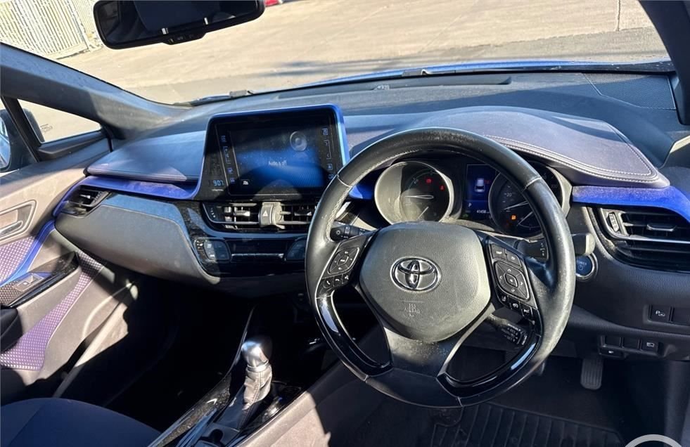 Used Toyota C-HR 2017 for sale - 76168136: Photo 3