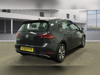 Used Volkswagen Golf 2020 for sale - 77009621: Photo
