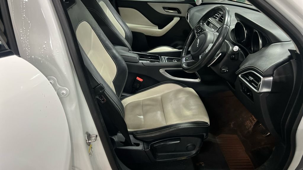 Used Jaguar F-Pace 2018 for sale - 76698624: Photo 9