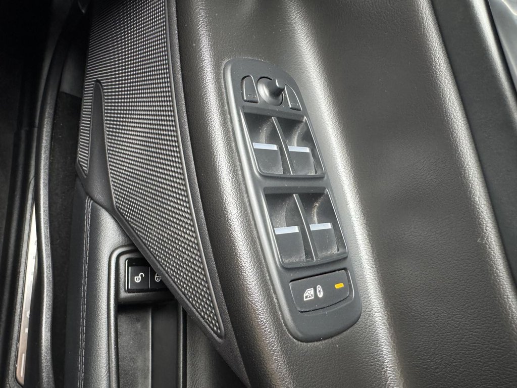 Used Jaguar XE 2016 for sale - 77806063: Photo 23