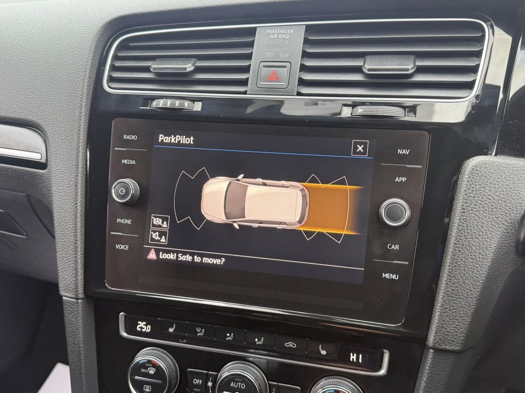 Used Volkswagen Golf 2017 for sale - 77806397: Photo 32