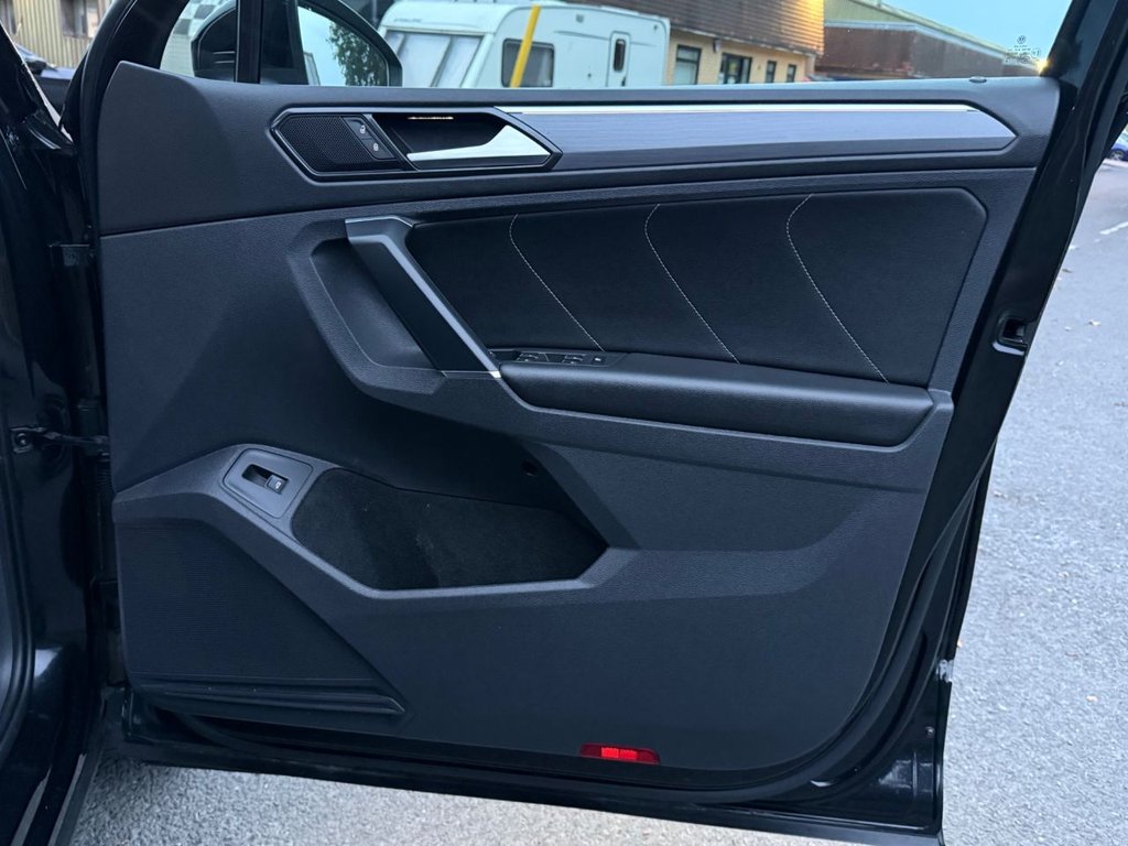 Used Volkswagen Tiguan 2018 for sale - 76234345: Photo 22