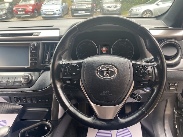 Used Toyota RAV4 2018 for sale - 76234358: Photo 11
