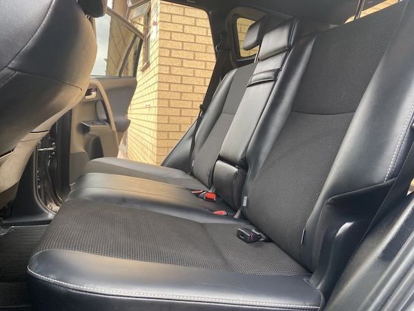 Used Toyota RAV4 2018 for sale - 76234358: Photo 16