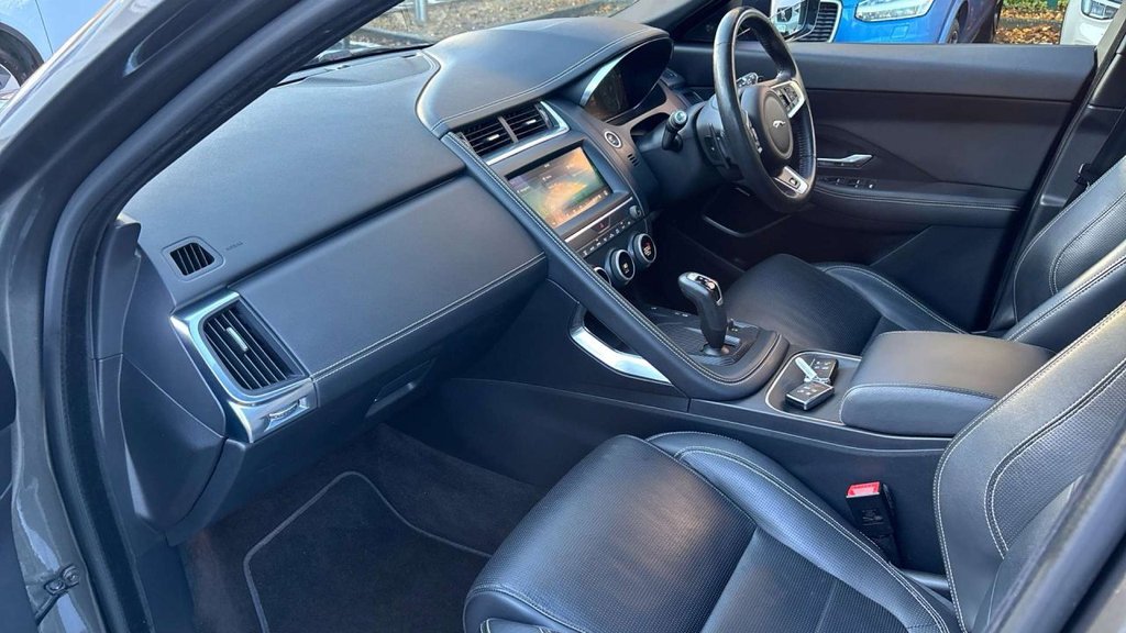 Used Jaguar E-Pace 2019 for sale - 76654943: Photo 6
