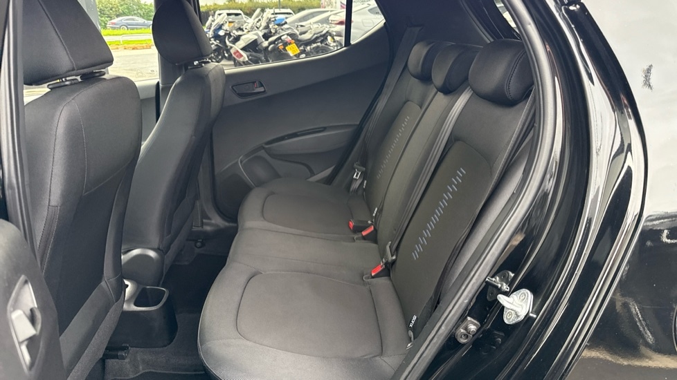 Used Hyundai i10 2018 for sale - 76321888: Photo 14