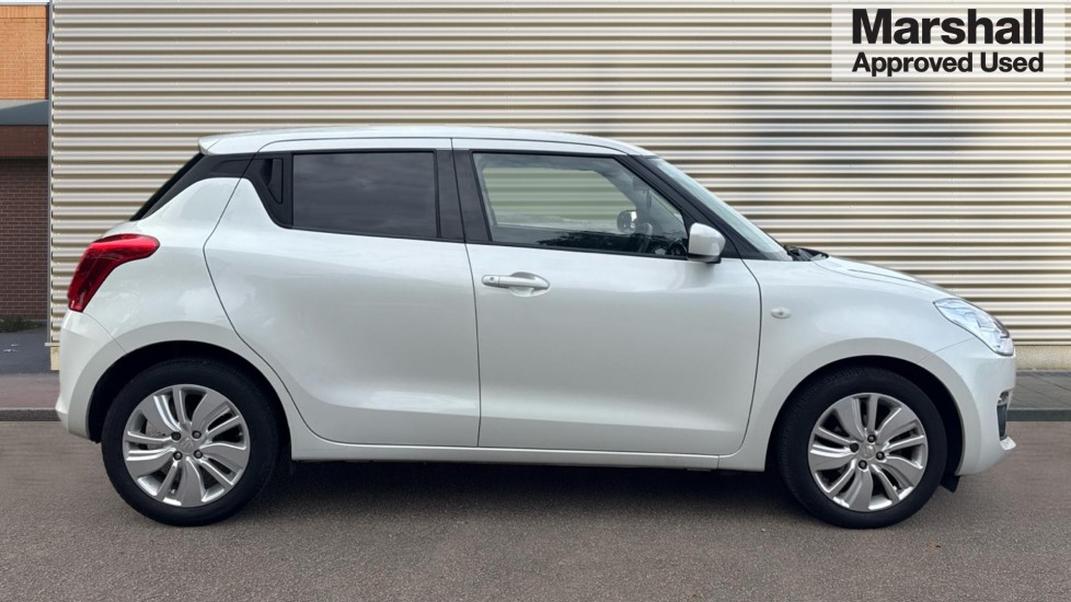 Used Suzuki Swift 2018 for sale - 76660933: Photo 2