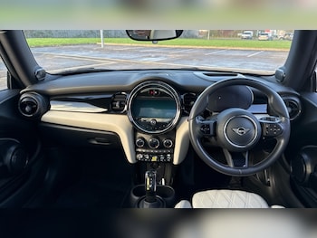 Used MINI Hatch 2022 for sale - 76452300: Photo