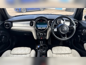 Used MINI Hatch 2021 for sale - 76154959: Photo